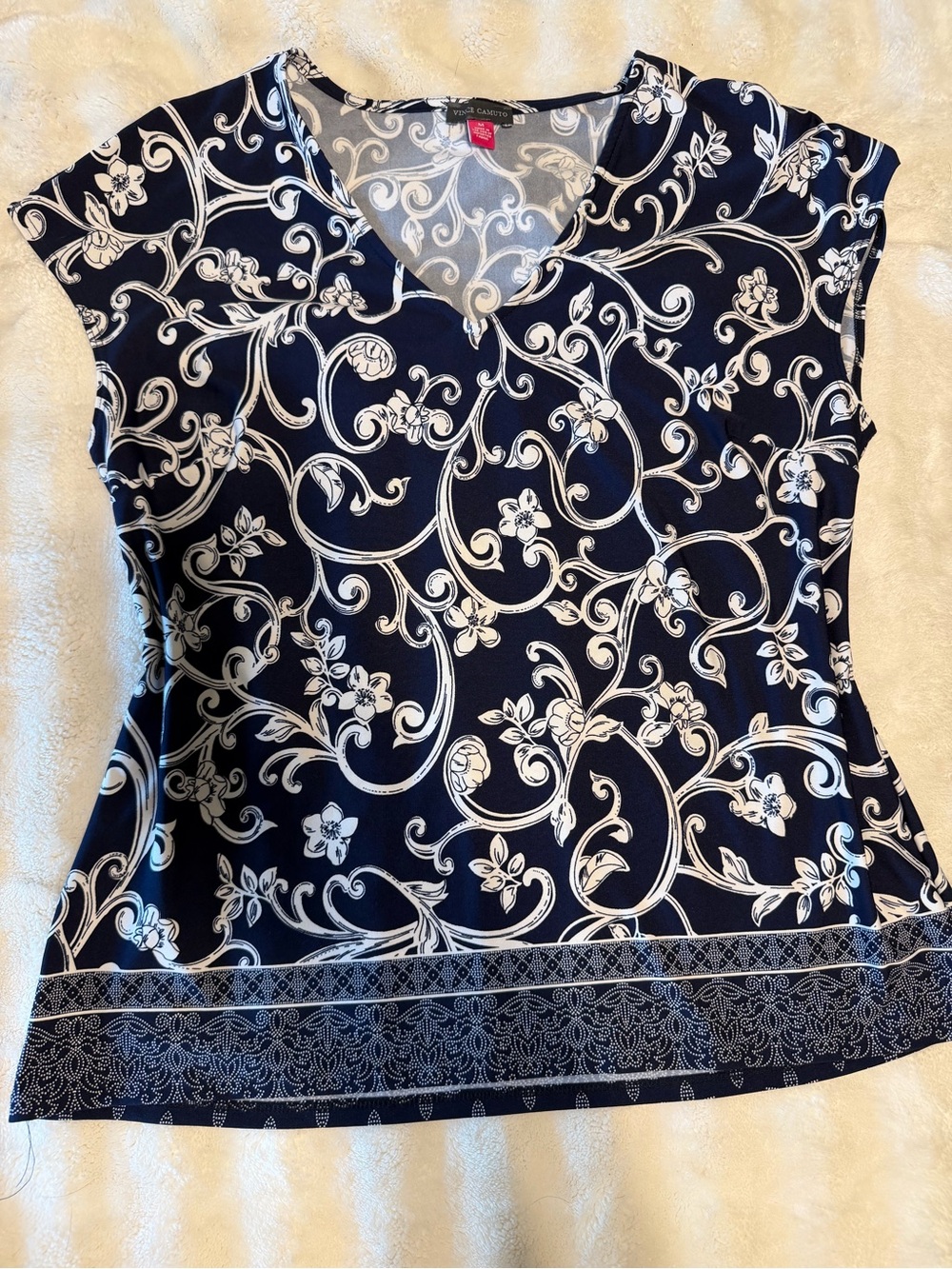 Vince Camuto Navy and White Floral V-Neck Blouse - Picture 2 of 4